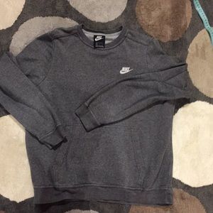 Women’s large Nike sweatshirt gray.